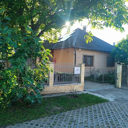 Apartament Erzsebet Vendeghaz *